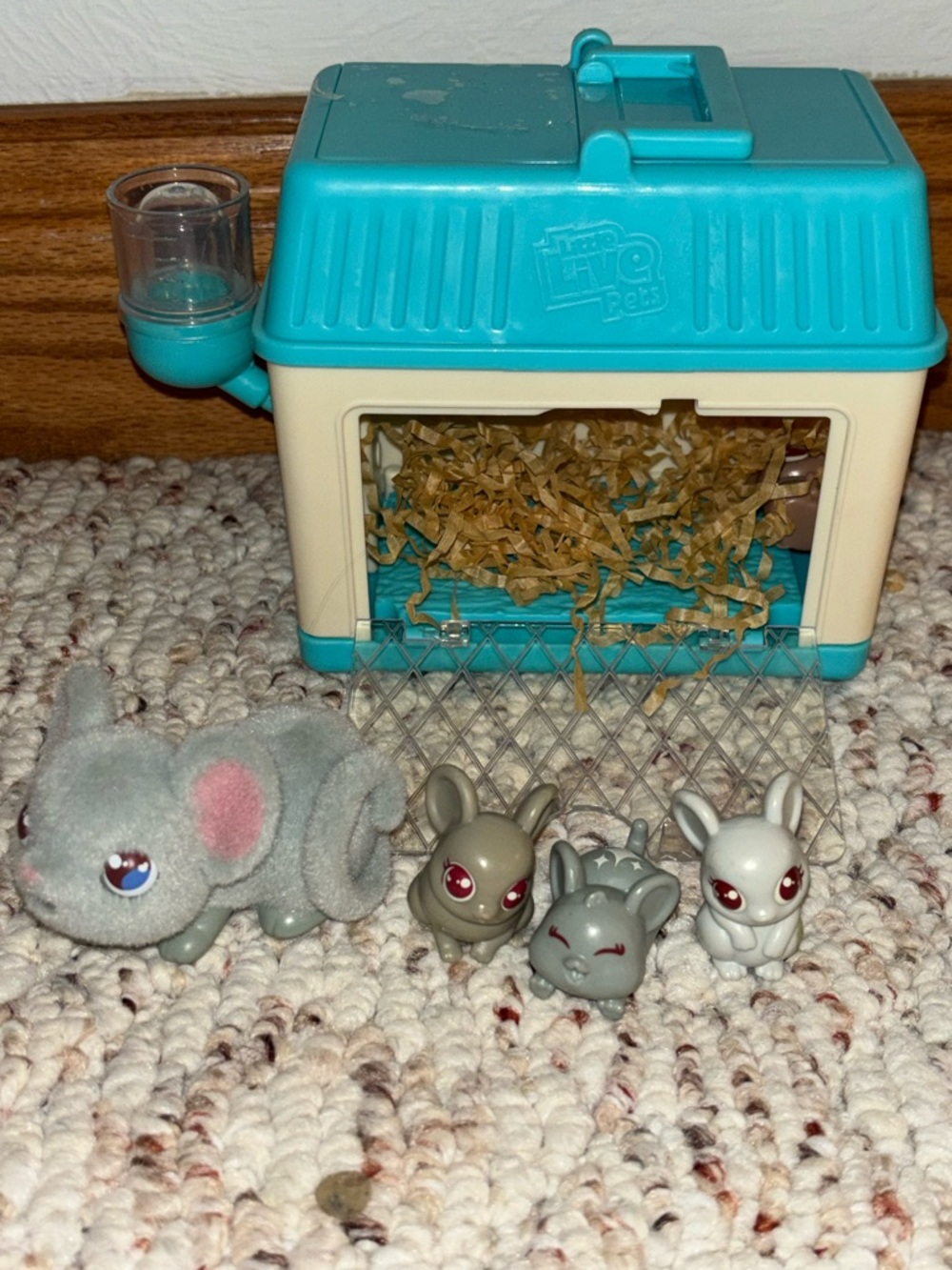 Little Live Pets Mouse with 3 Babies